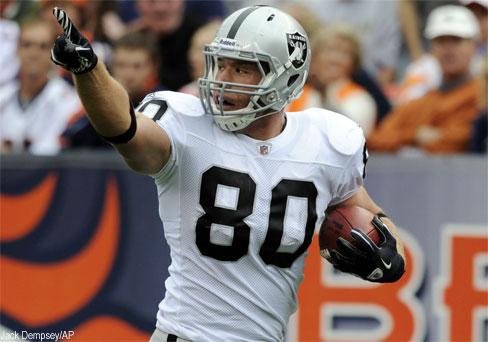 Raiders stun Broncos 59-14 in Denver