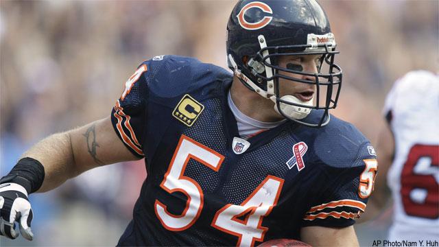 Urlacher leaves Bears following mom's death