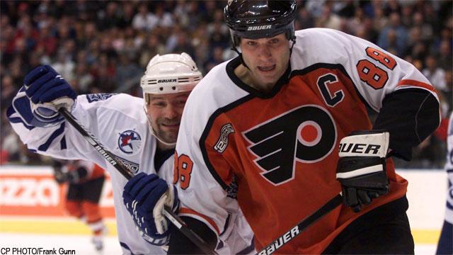 Eric Lindros takes long-expected place in Hockey Hall of Fame