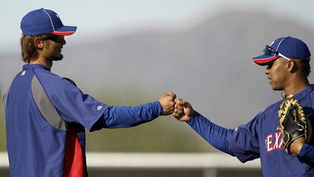 Yu-mania as Darvish works at Rangers camp