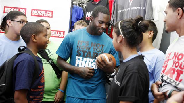 Animal lovers 'welcome' Eagles quarterback Michael Vick