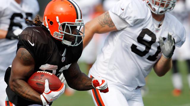 Browns' Richardson skips practice; sore knee