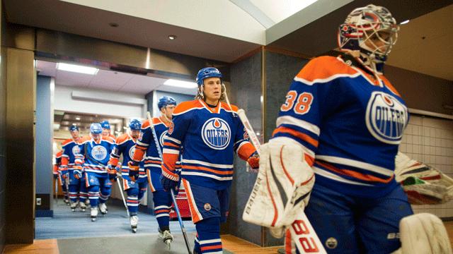 Watch: Devils score twice in 7 seconds late in 3rd to pry win from Oilers