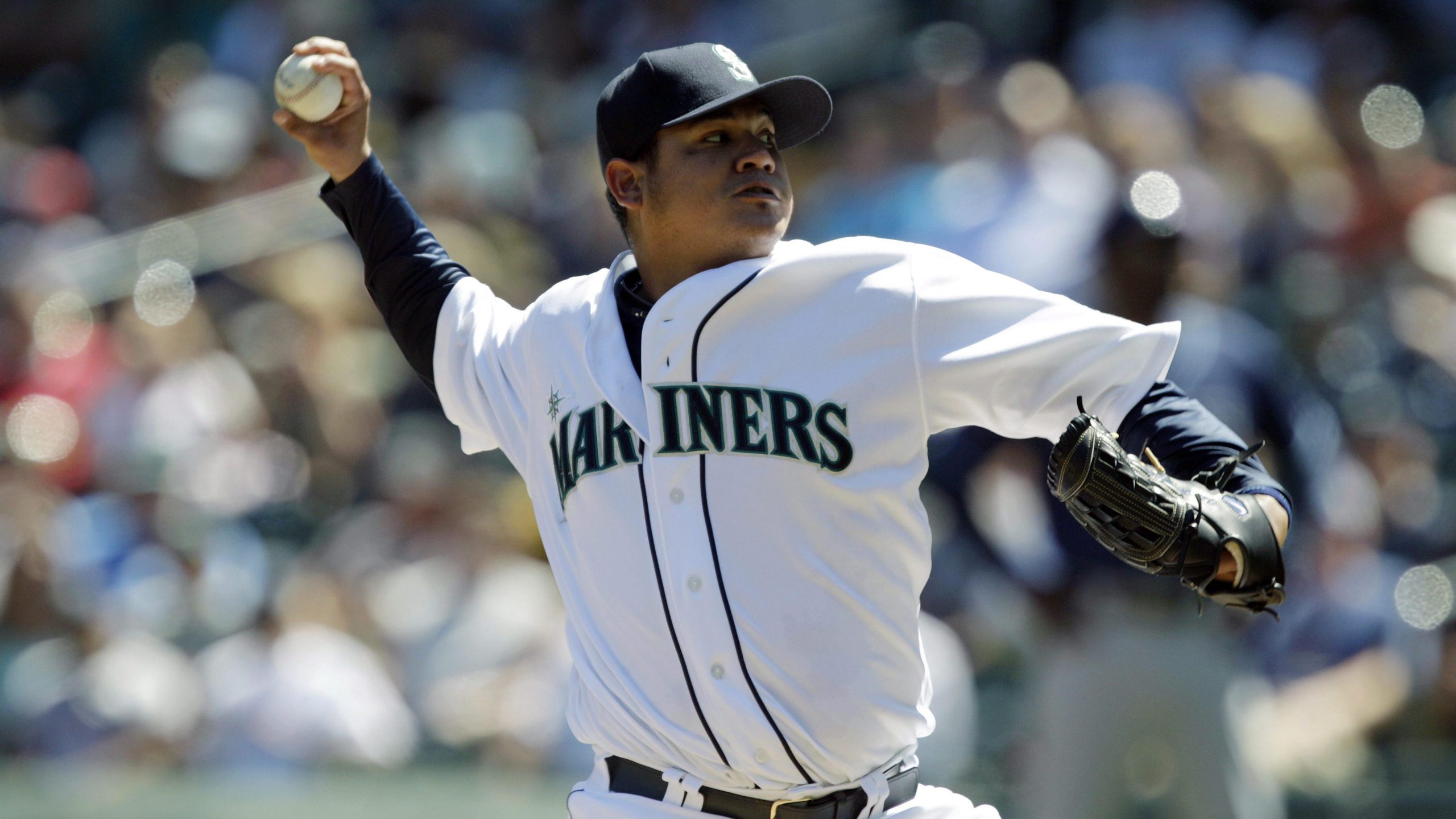 It's a deal: Mariners give Hernandez a King's ransom