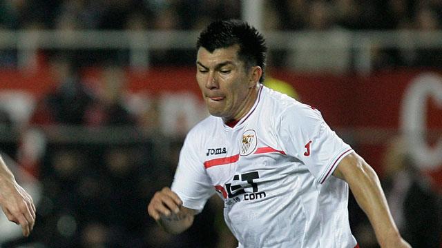 Cardiff signs Chilean midfielder Medel