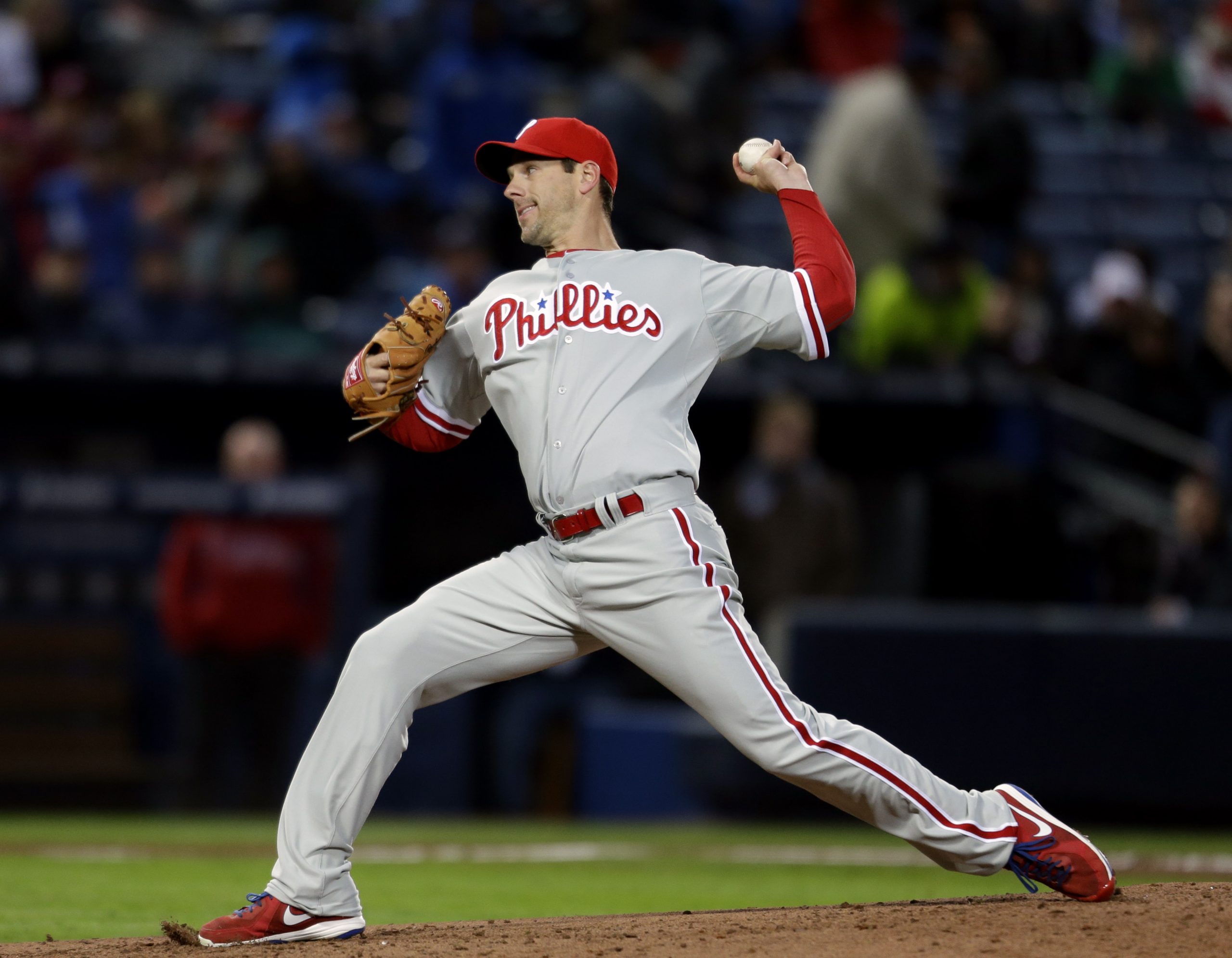 Lee pitches eight strong in Phillies' win