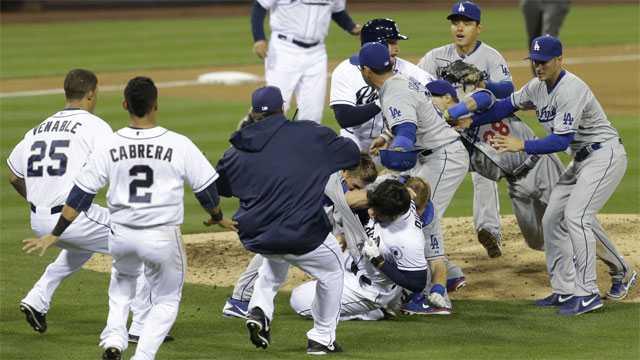 Dodgers OF Ethier leaves after getting hit on elbow