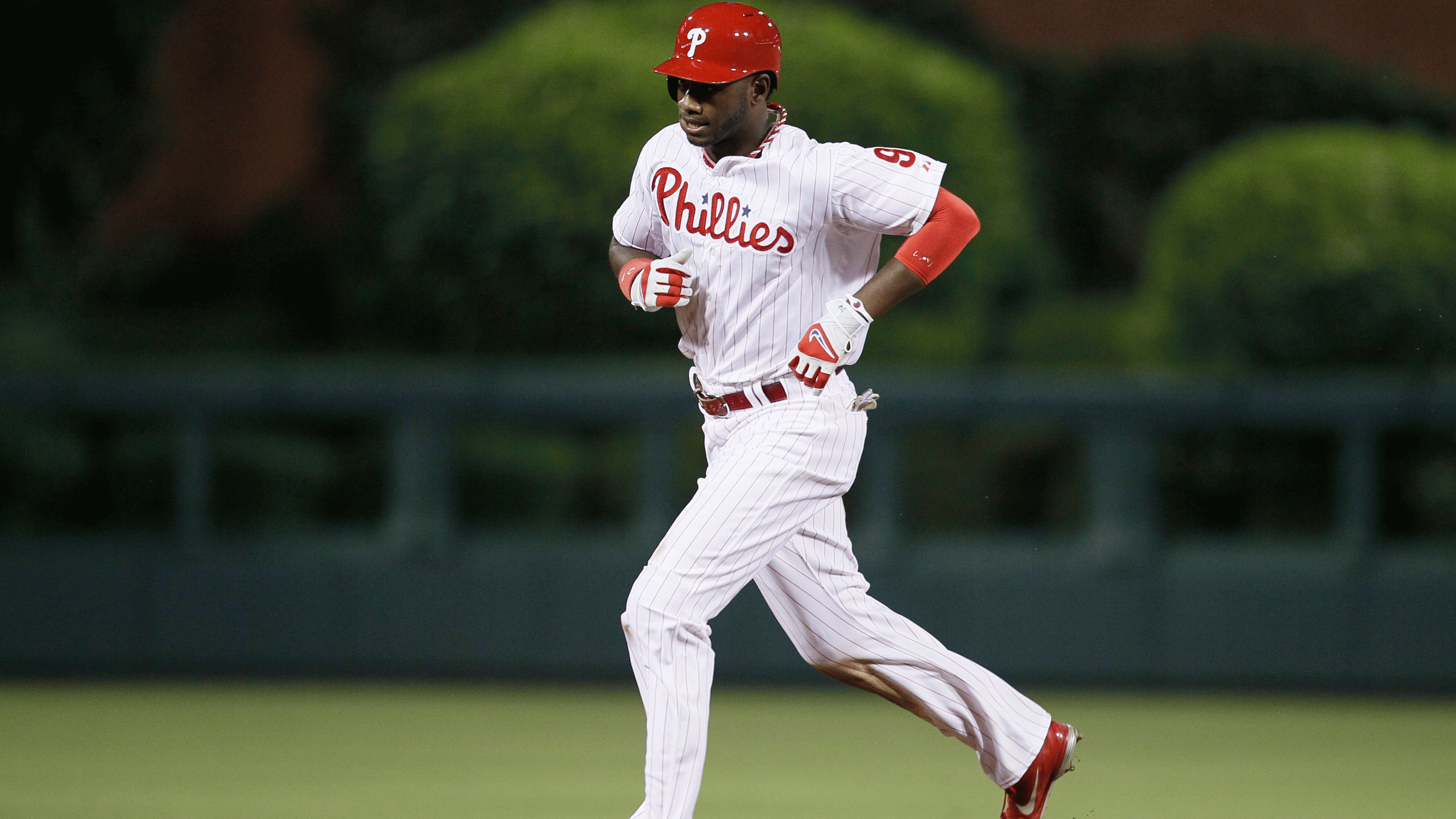 Brown's homer streak continues as Phillies win
