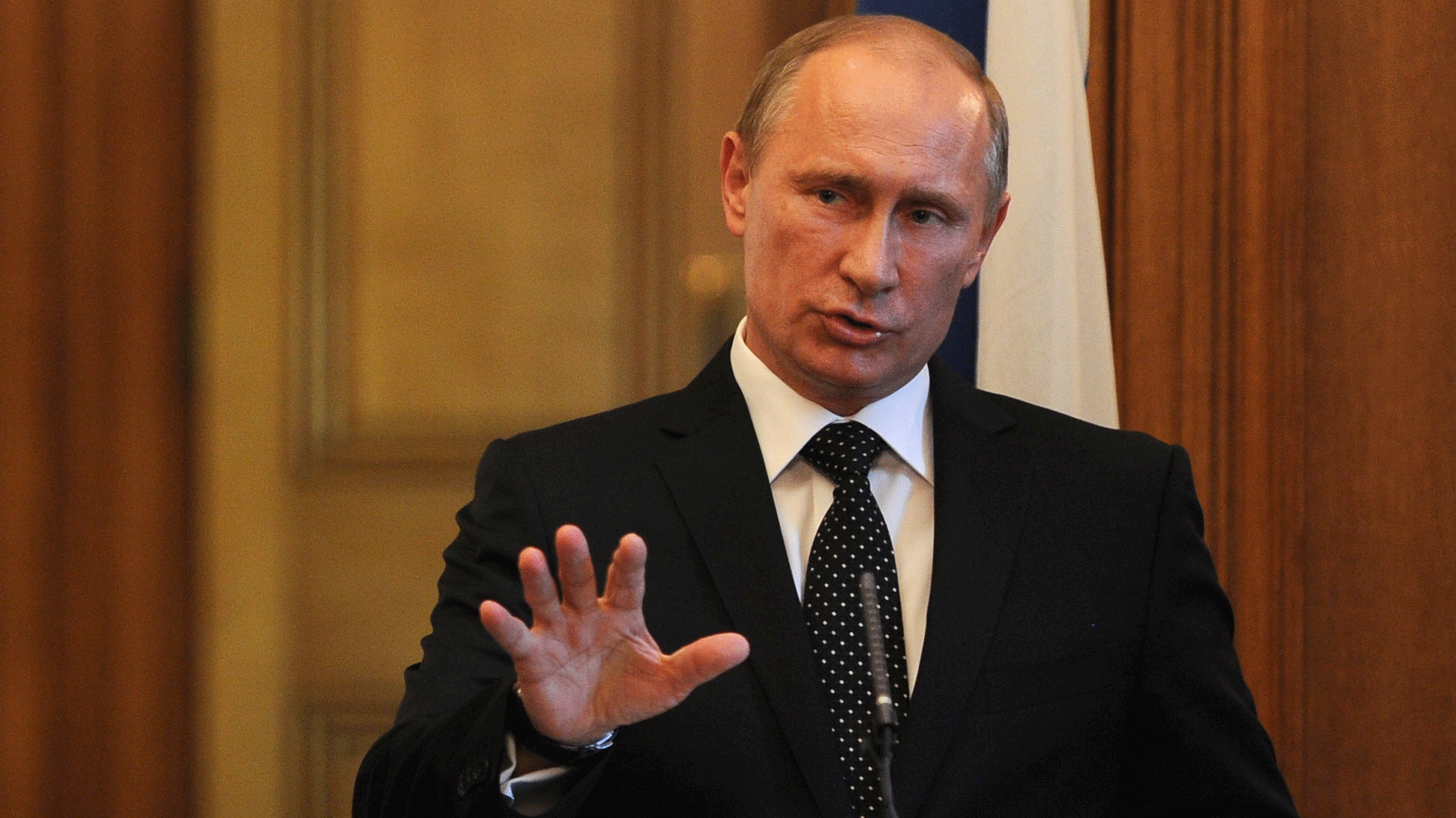 Putin denies stealing Patriots Super Bowl ring - CBS News