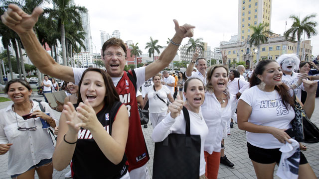 Bucks fans swarm stores for NBA championship apparel