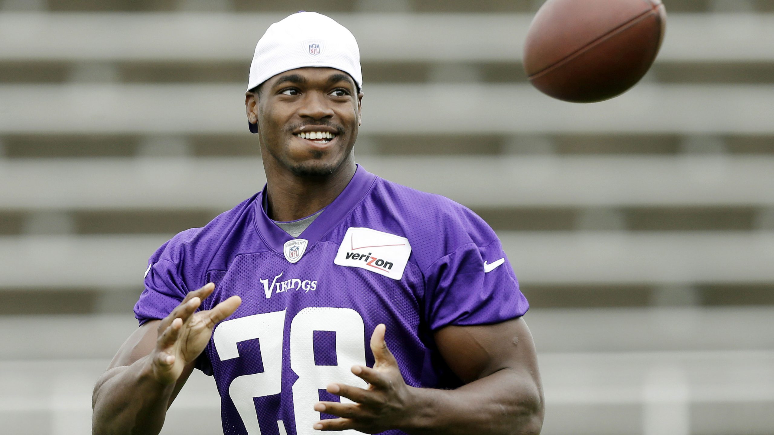 Adrian Peterson returns to the field for training camp - Sports