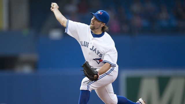 Blue Jays' R.A. Dickey wins Gold Glove