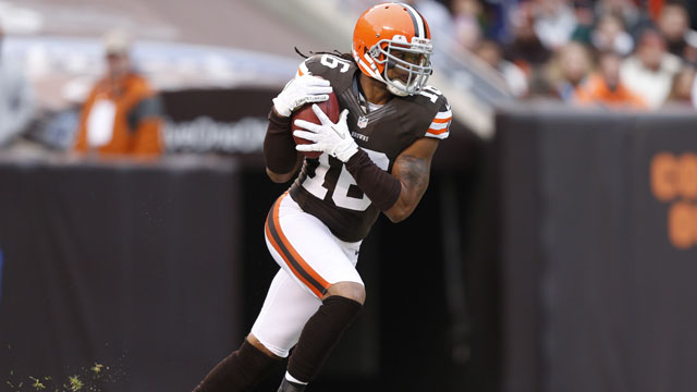 Browns return specialist Josh Cribbs officially retires