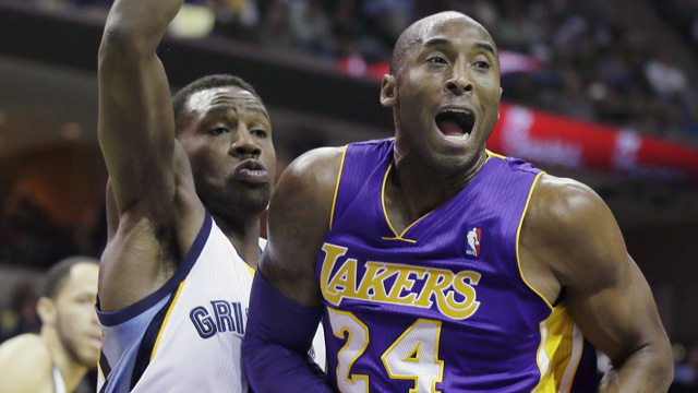 Kobe, Lakers hold off Hawks to get back to .500