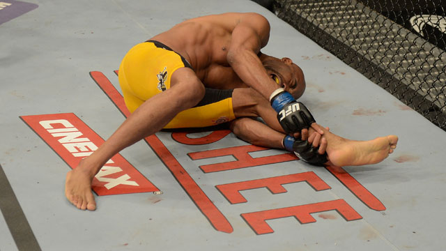 anderson silva breaks leg