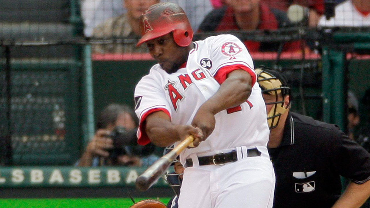 Vladimir Guerrero throws out first pitch on Expos Day in Nationals