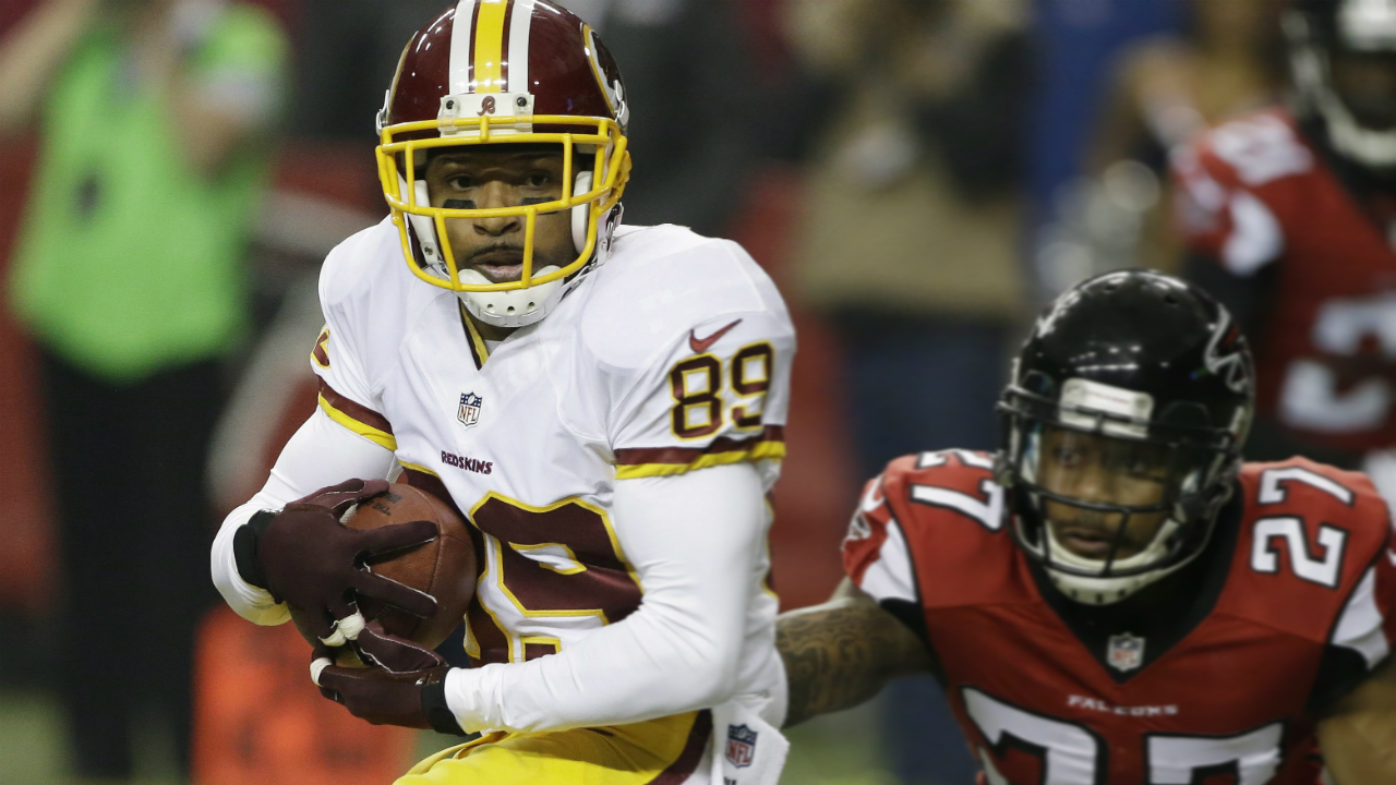 Redskins re-sign Moss, leading tackler Riley