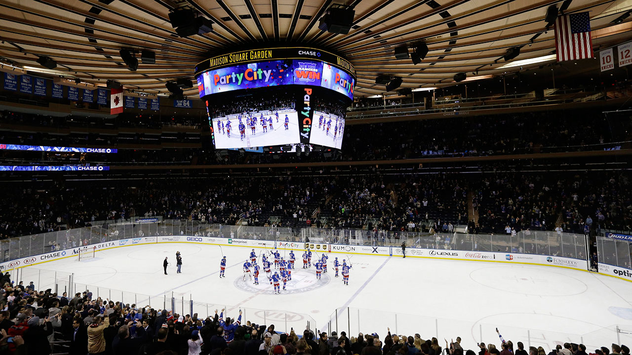 New York Rangers fans are back at Madison Square Garden (Video)
