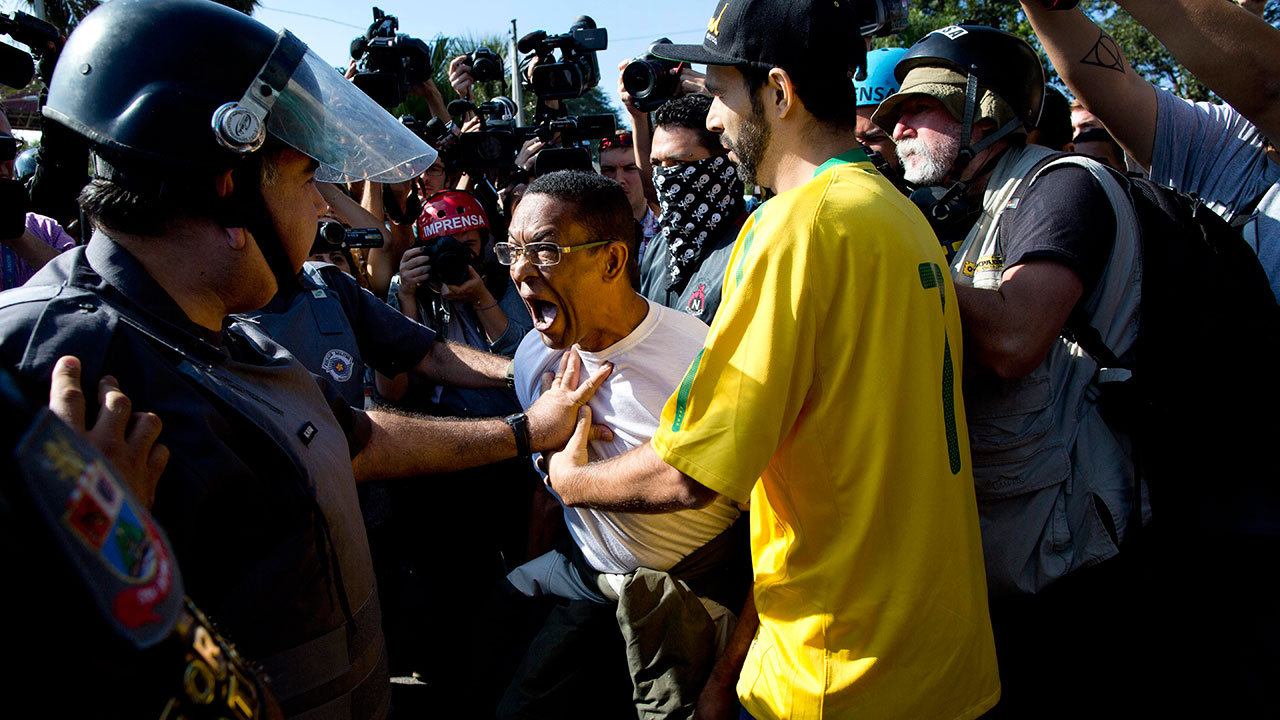 Brazil Police Clash With World Cup Protesters