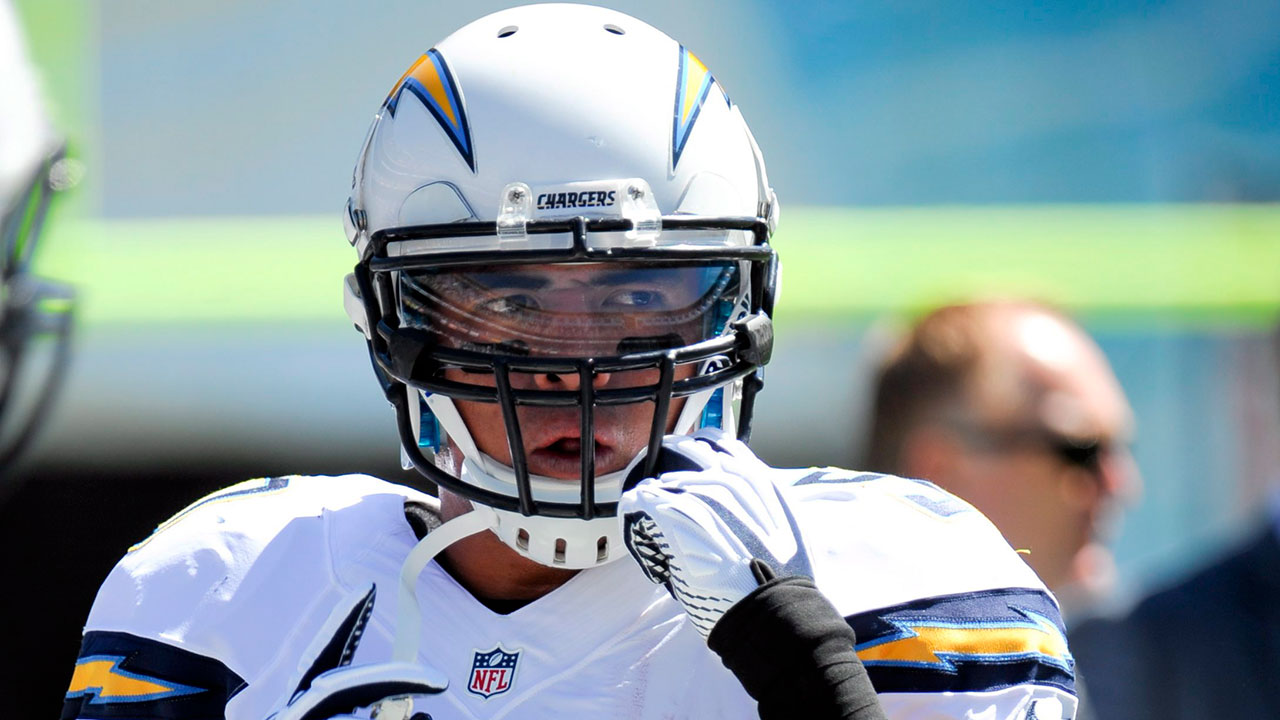 Manti Te'o signs with Chargers