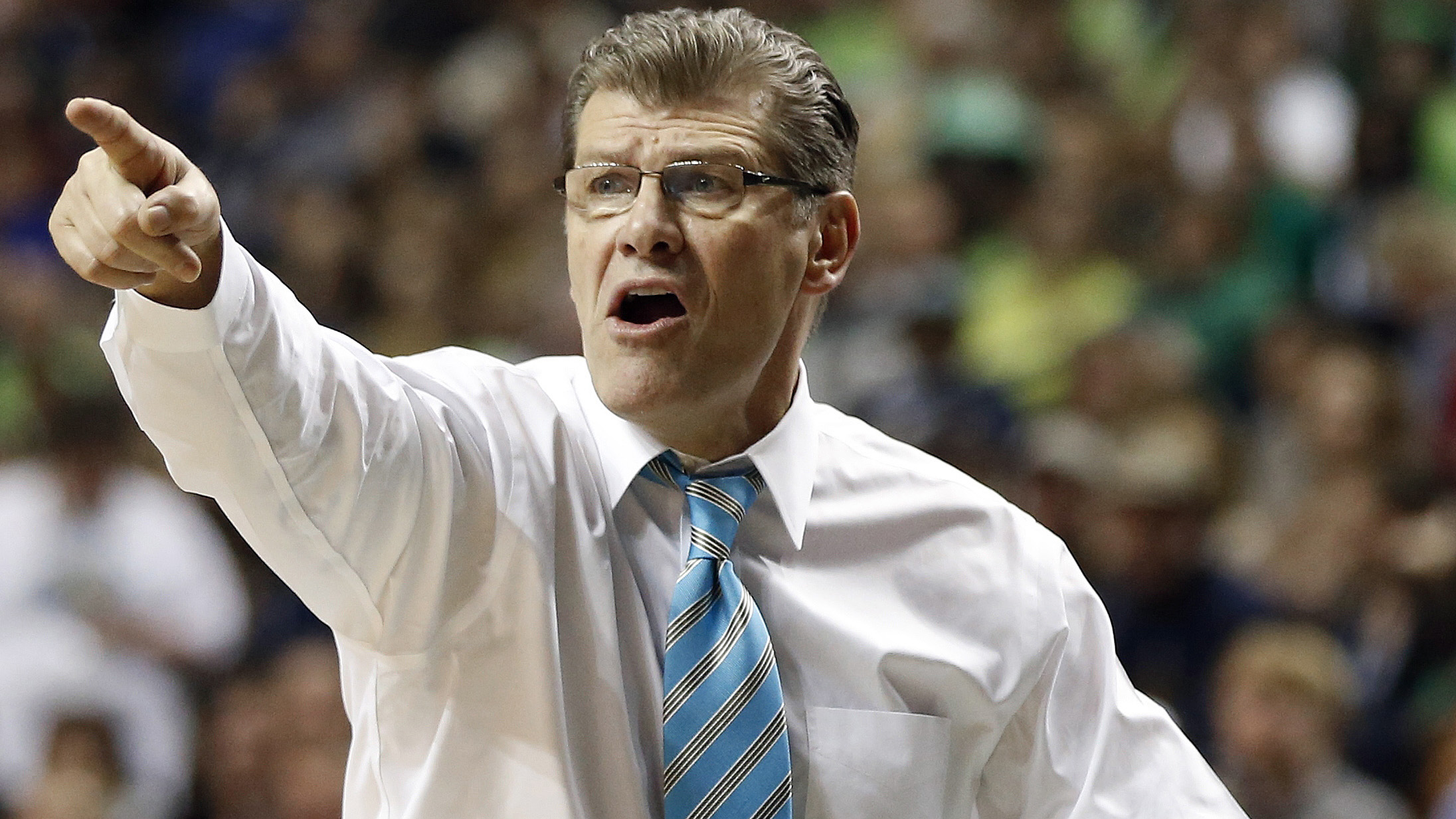 UConn women's basketball coach Geno Auriemma tests positive for COVID-19