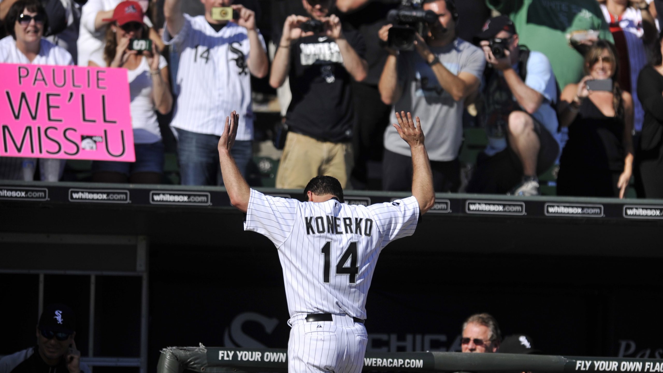 White Sox fall to Royals in Konerko's last game
