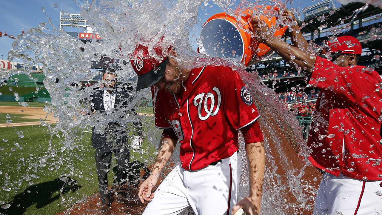 Washington Nationals right fielder Jayson Werth stretches out with