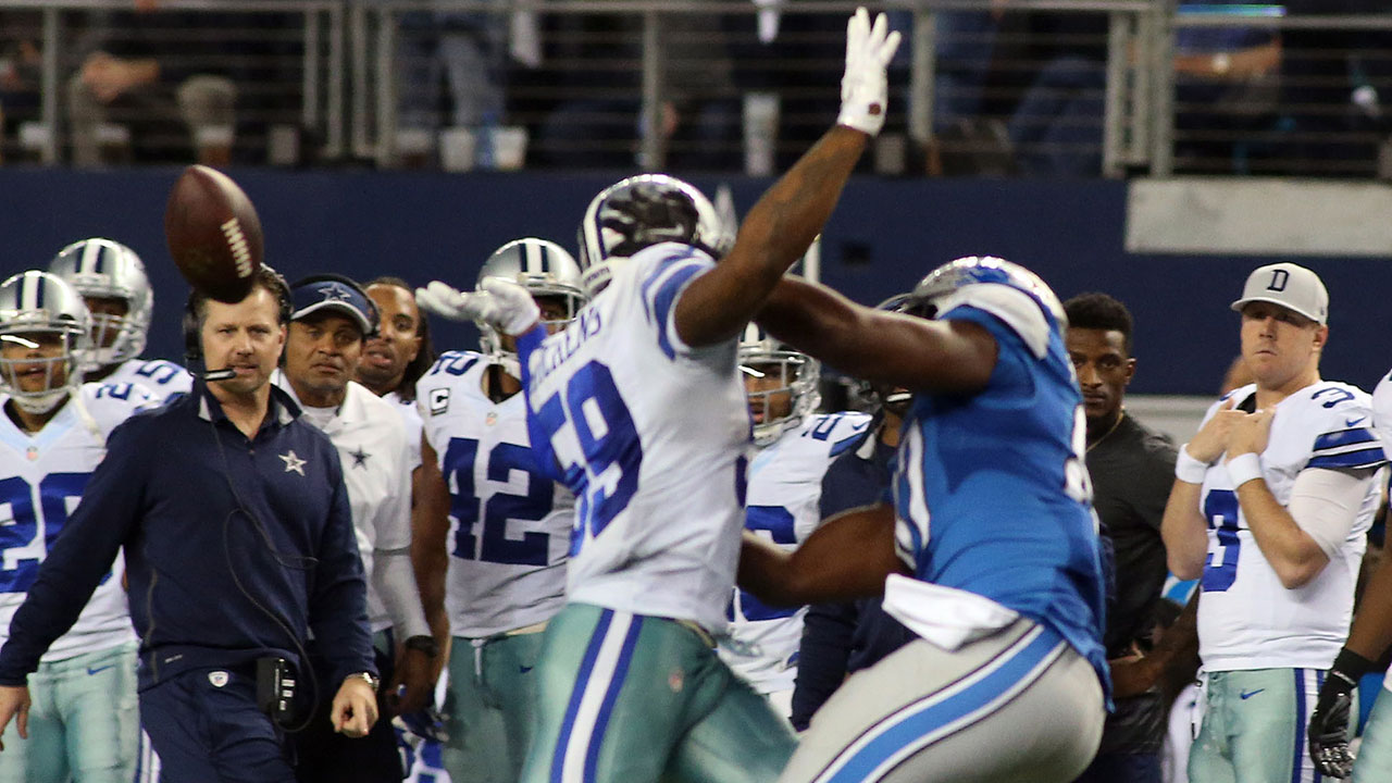 Refs Pick Up Flag After Pass Interference on Cowboys in 4th