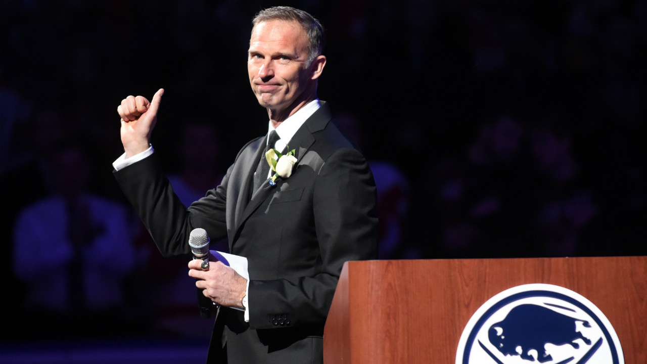 Hall of Famer Dominik Hasek calls on NHL to 'suspend' Russian players,  slams Alex Ovechkin as 'a chicken s---