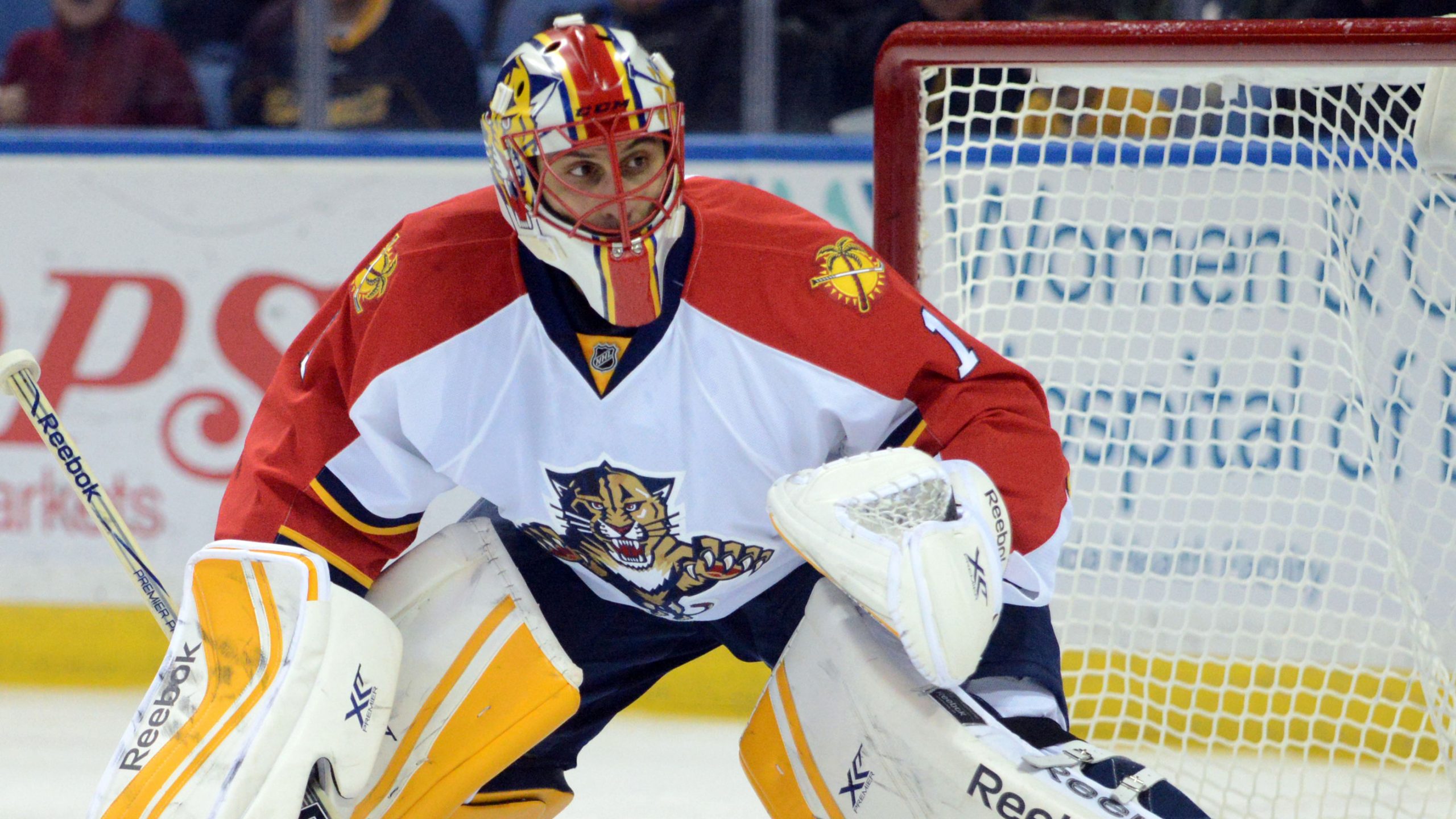 Canucks fans not happy with Hall of Fame's Luongo photo choice