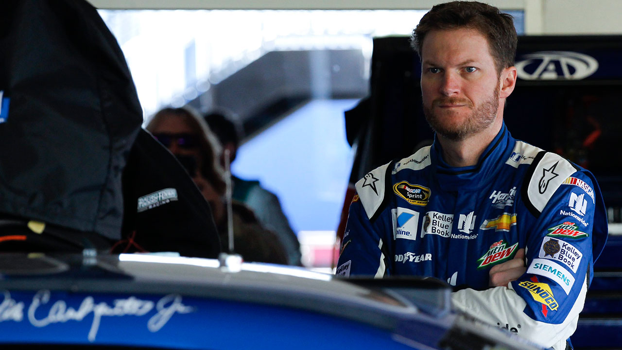 Earnhardt, Hamlin fail Daytona 500 inspections