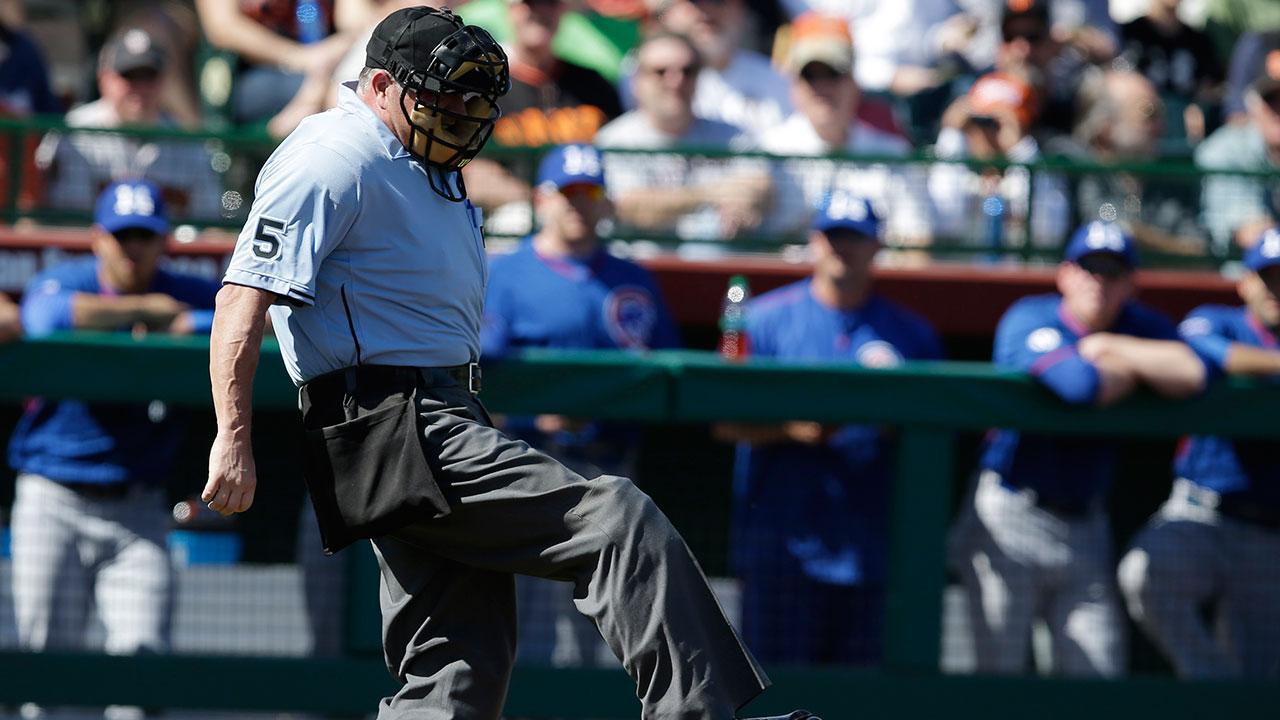 Umpire leaves game in 1st inning with injury