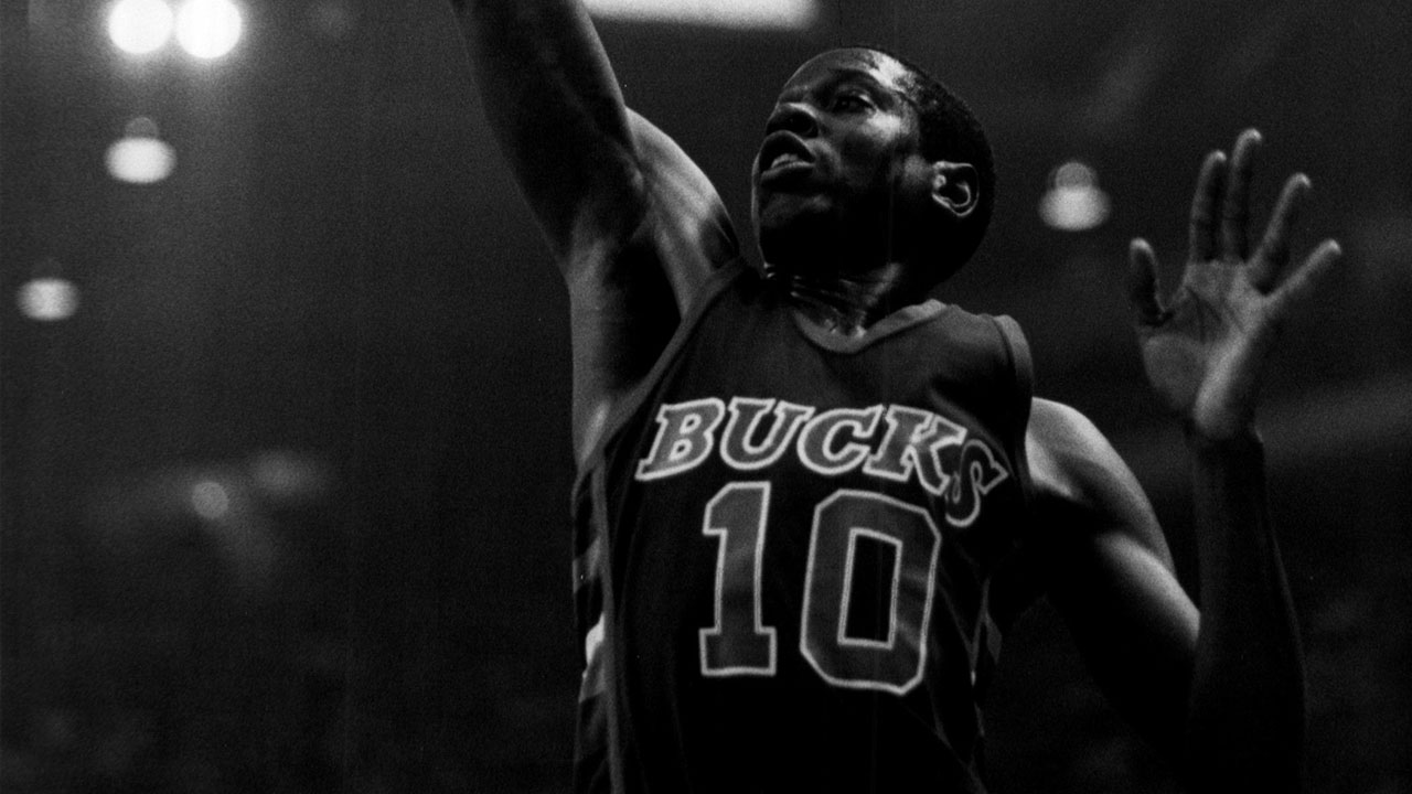 Kareem Abdul-Jabbar of the Milwaukee Bucks has his jersey retired News  Photo - Getty Images