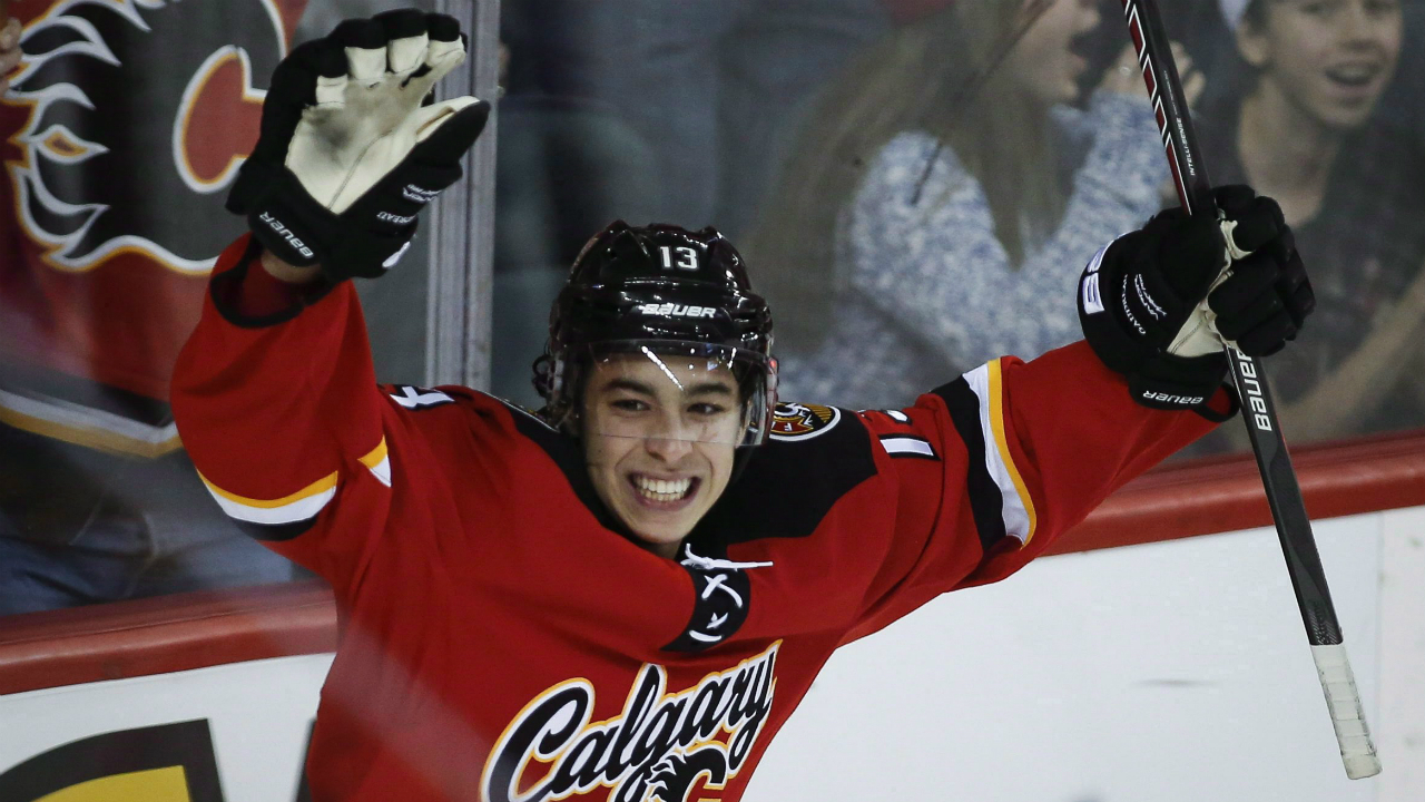 Flames' Johnny Gaudreau freaks out hockey Twitter, but the man just 'had to  pee