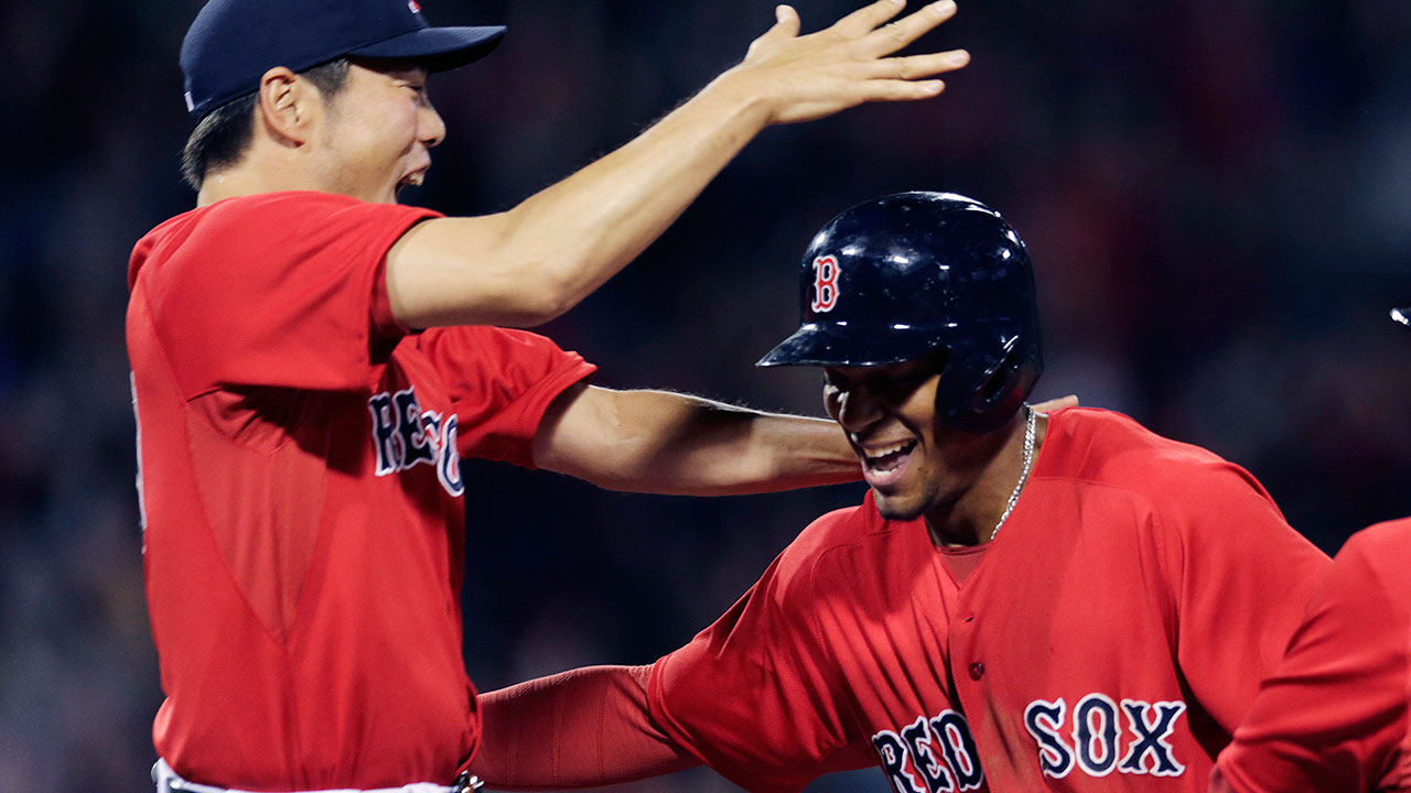 Xander Bogaerts sore right shoulder