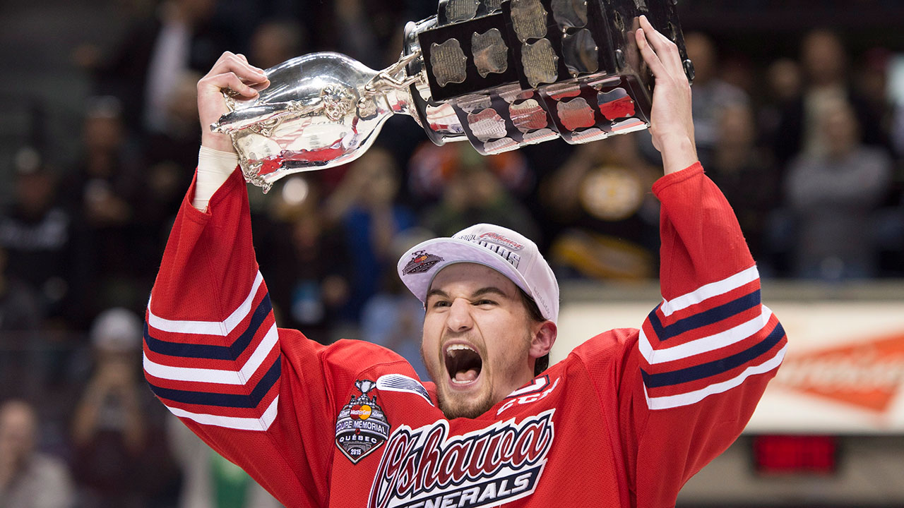 Oshawa Generals captain Josh Brown holds the Memorial Cup trophy over his head after his team won the tournament 2-1 in overtime against the Kelowna Rockets. (Jacques Boissinot/CP)