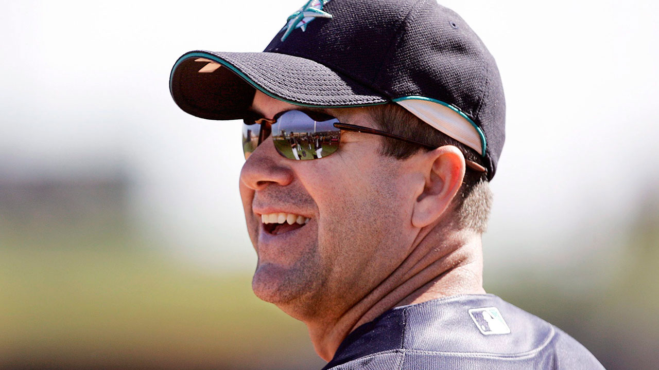 Seattle Mariners hire Edgar Martinez as hitting coach, reassign