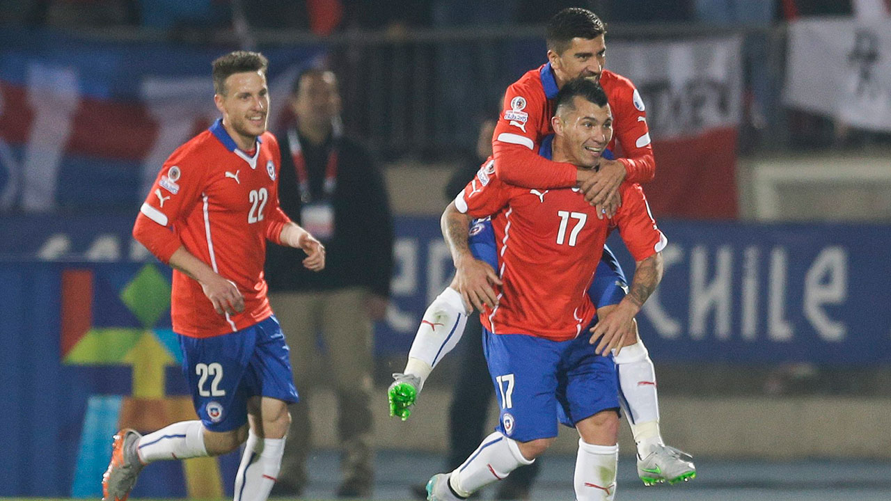 Chile crushes Bolivia, advances at Copa America