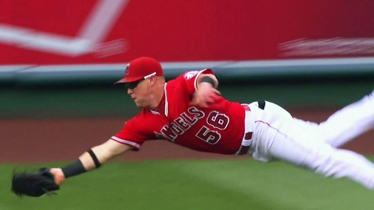 Kole Calhoun lines out sharply to right fielder Mickey McDonald