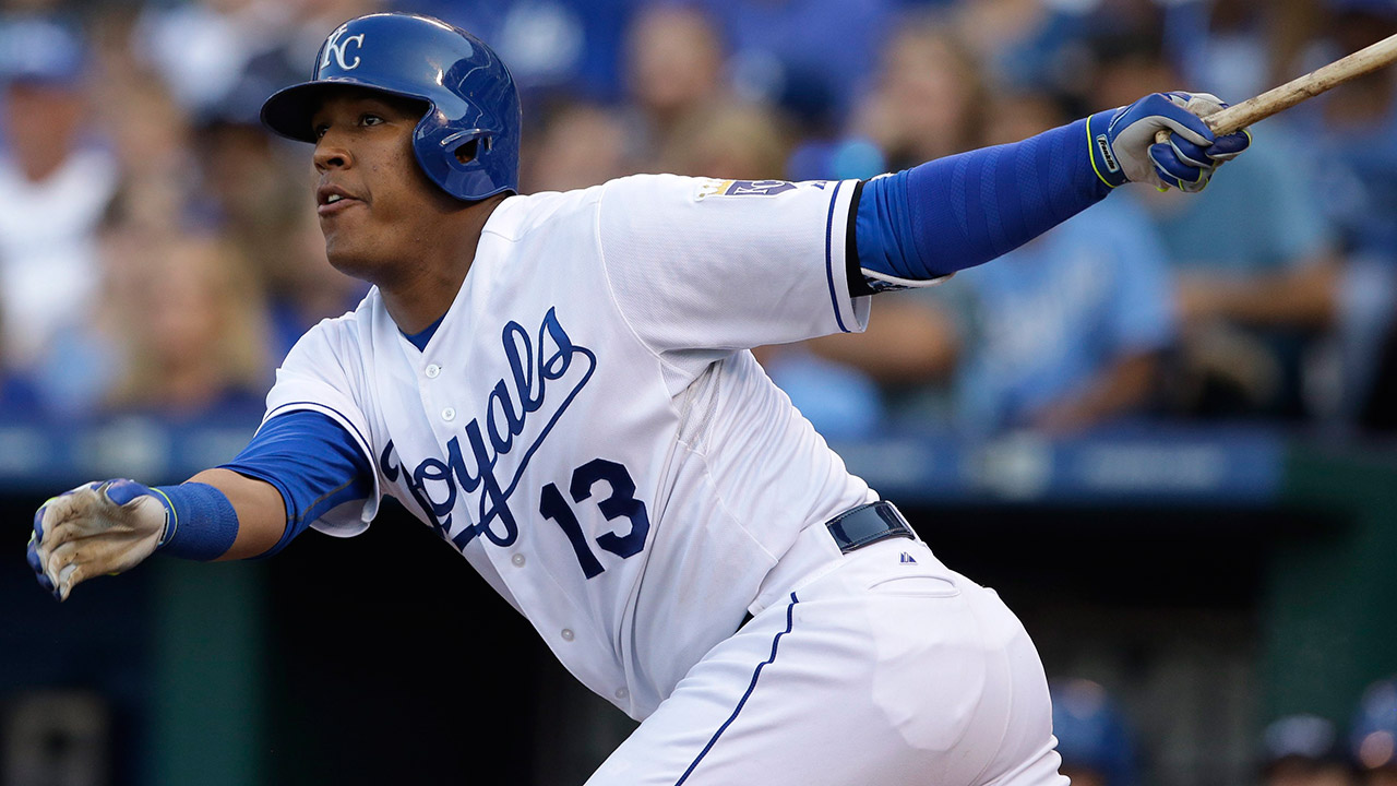 Royals' Salvador Perez out 4-6 weeks after freak knee injury