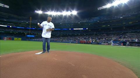 Vernon Wells to throw ceremonial first pitch prior to Blue Jays' Game 5