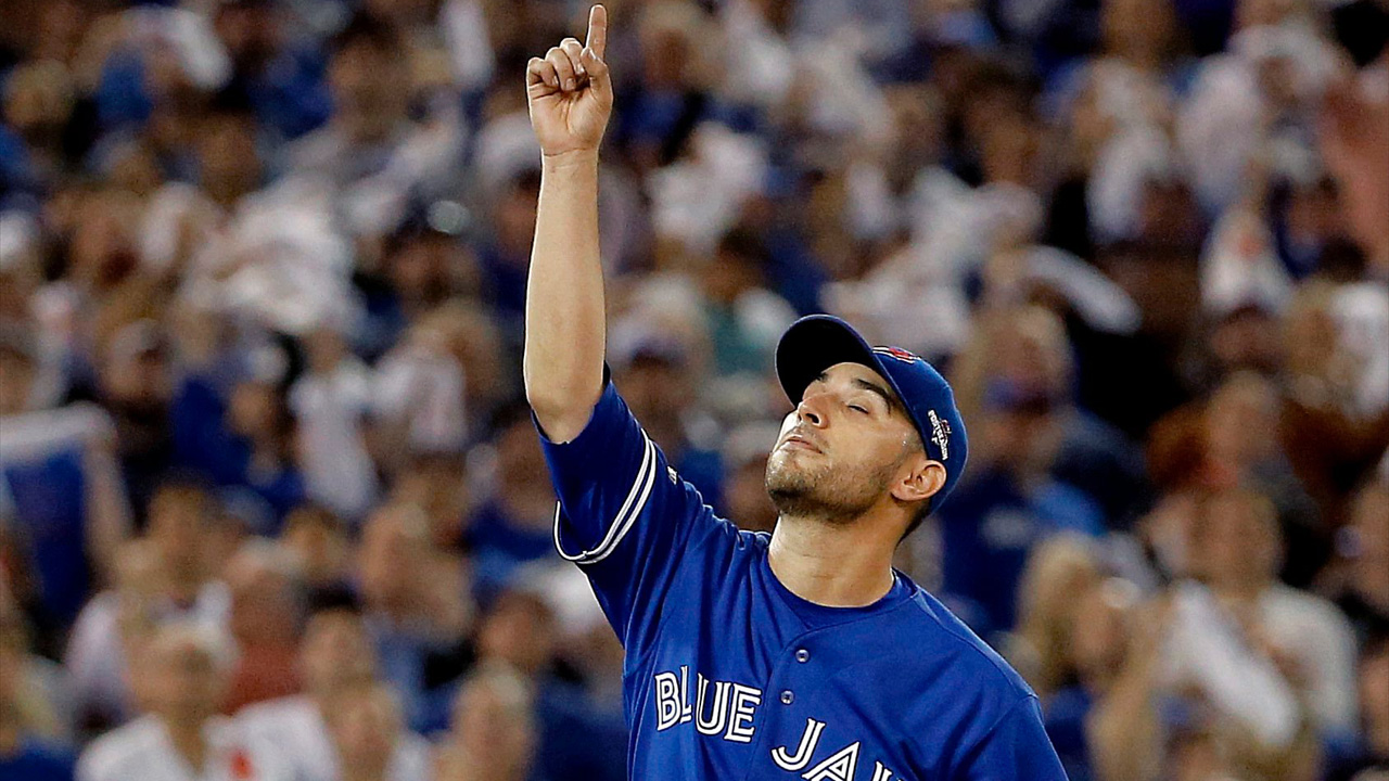 Marco Estrada takes no-hitter into 8th, Jays hold off Red Sox