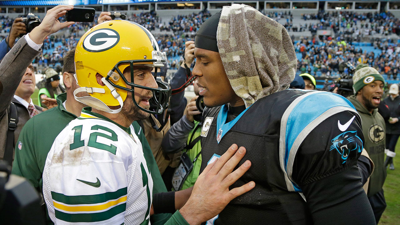 BJ Raji shoves HaHa Clinton-Dix on the Packers sidelines