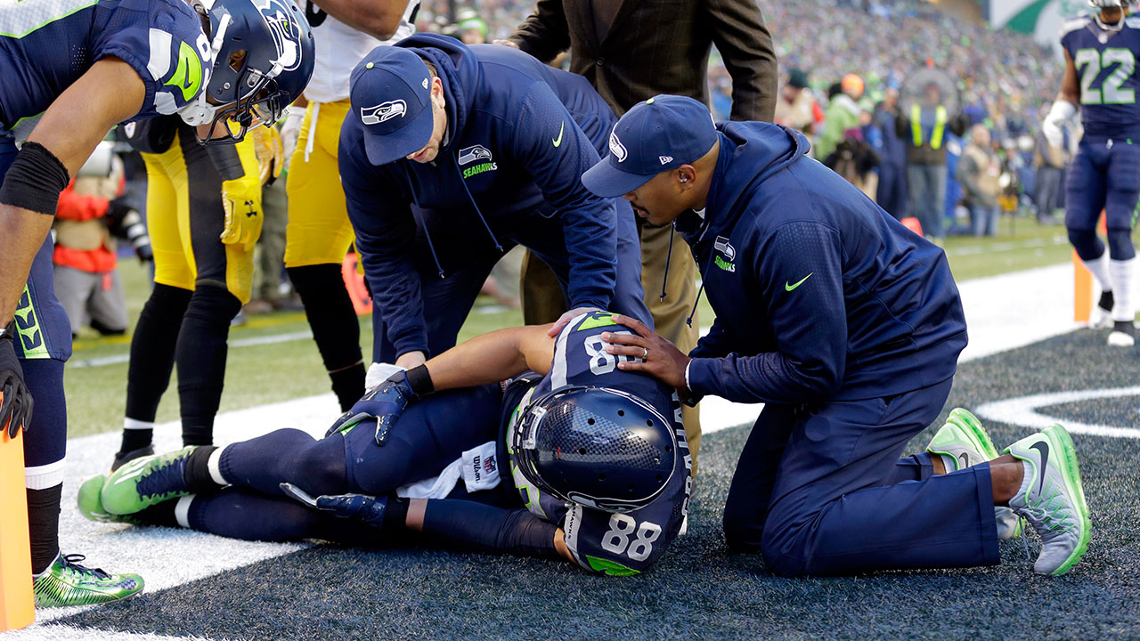 Seahawks lose Jimmy Graham to season-ending knee injury