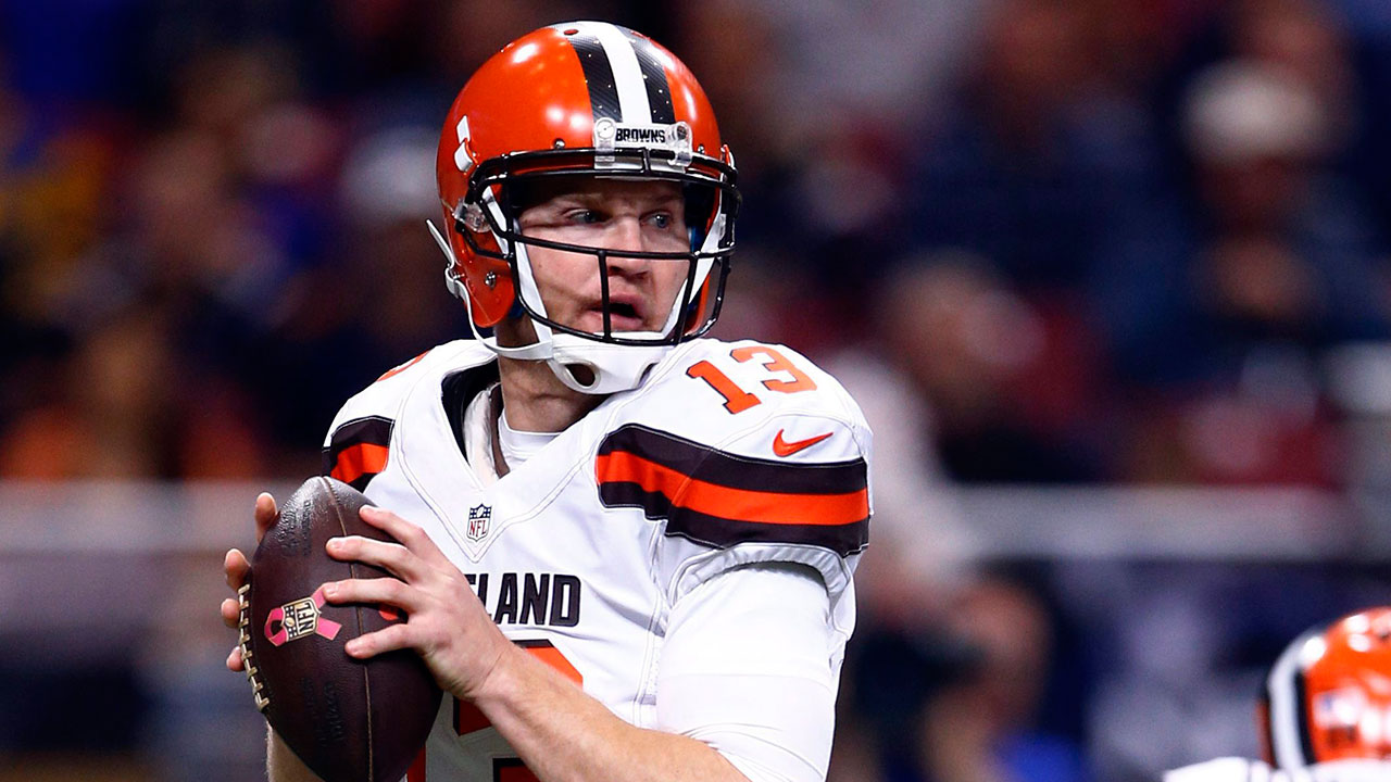 East Rutherford, New Jersey, USA. 13th Sep, 2015. Cleveland Browns  quarterback Josh McCown (13) throws the ball prior to the NFL game between  the Cleveland Browns and the New York Jets at