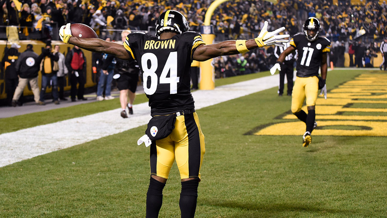 Pittsburgh Steelers wide receiver Antonio Brown (84) celebrates