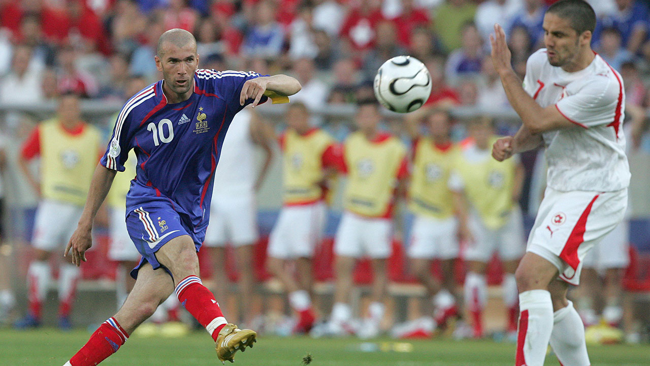 Zidane's famous goal against Bayer Leverkusen in the UCL Final 2002 