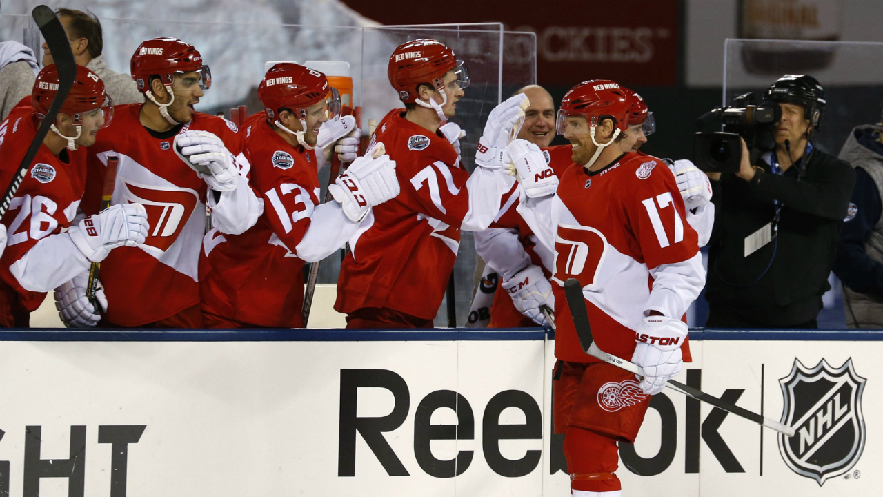 Richards helps Red Wings to 5-3 win over Avs in outdoor game