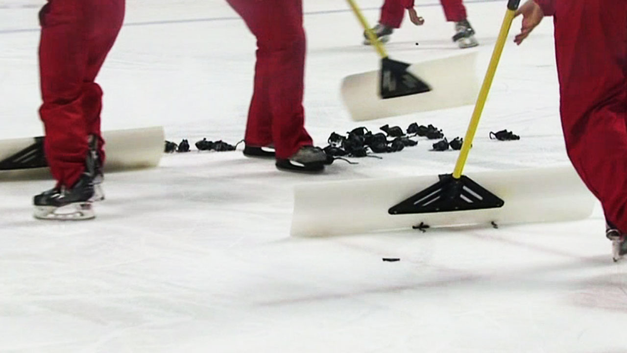 Why are Florida Panthers fans throwing rats on the ice?