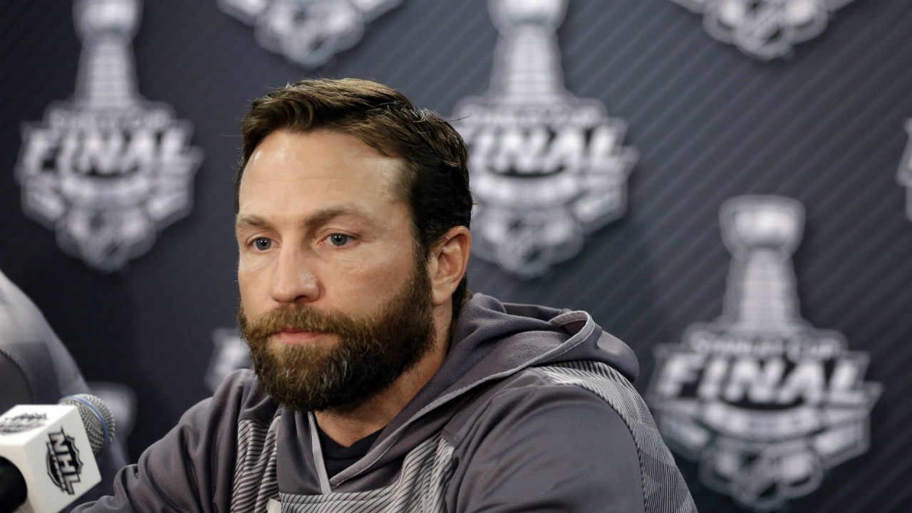 Tampa-Bay-Lightning's-Brenden-Morrow-listens-to-a-question-during-news-conference-Tuesday,-June-9,-2015,-in-Chicago.-The-Lightning-and-the-Chicago-Blackhawks-are-scheduled-to-play-Game-4-of-NHL-hockey's-Stanley-Cup-Final-on-Wednesday-in-Chicago-.-(AP-Photo/Jeff-Roberson)